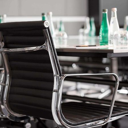 Pullman Sydney Airport Hotell Exteriör bild S 64 chair