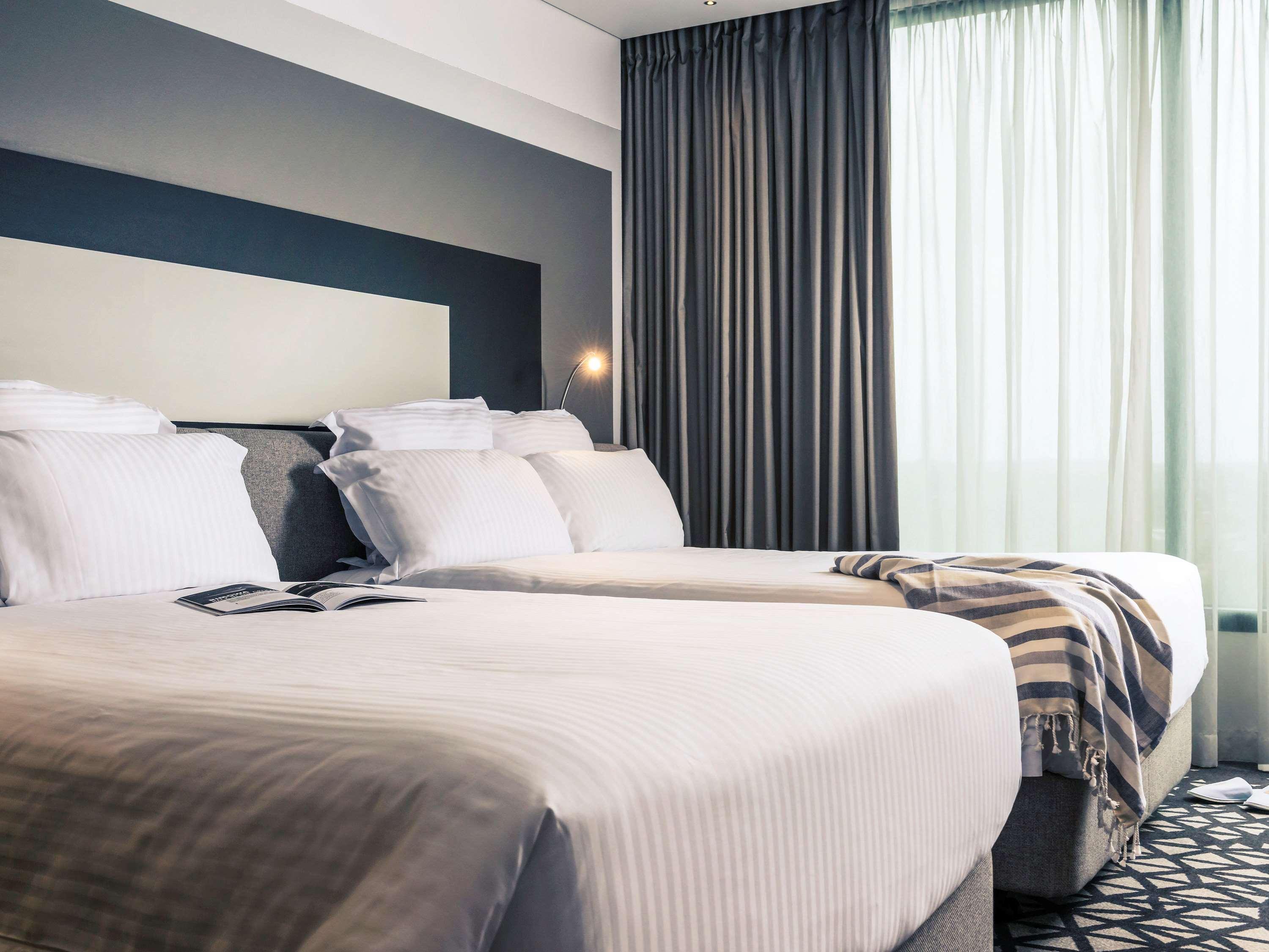 Pullman Sydney Airport Hotell Exteriör bild A room at Novotel