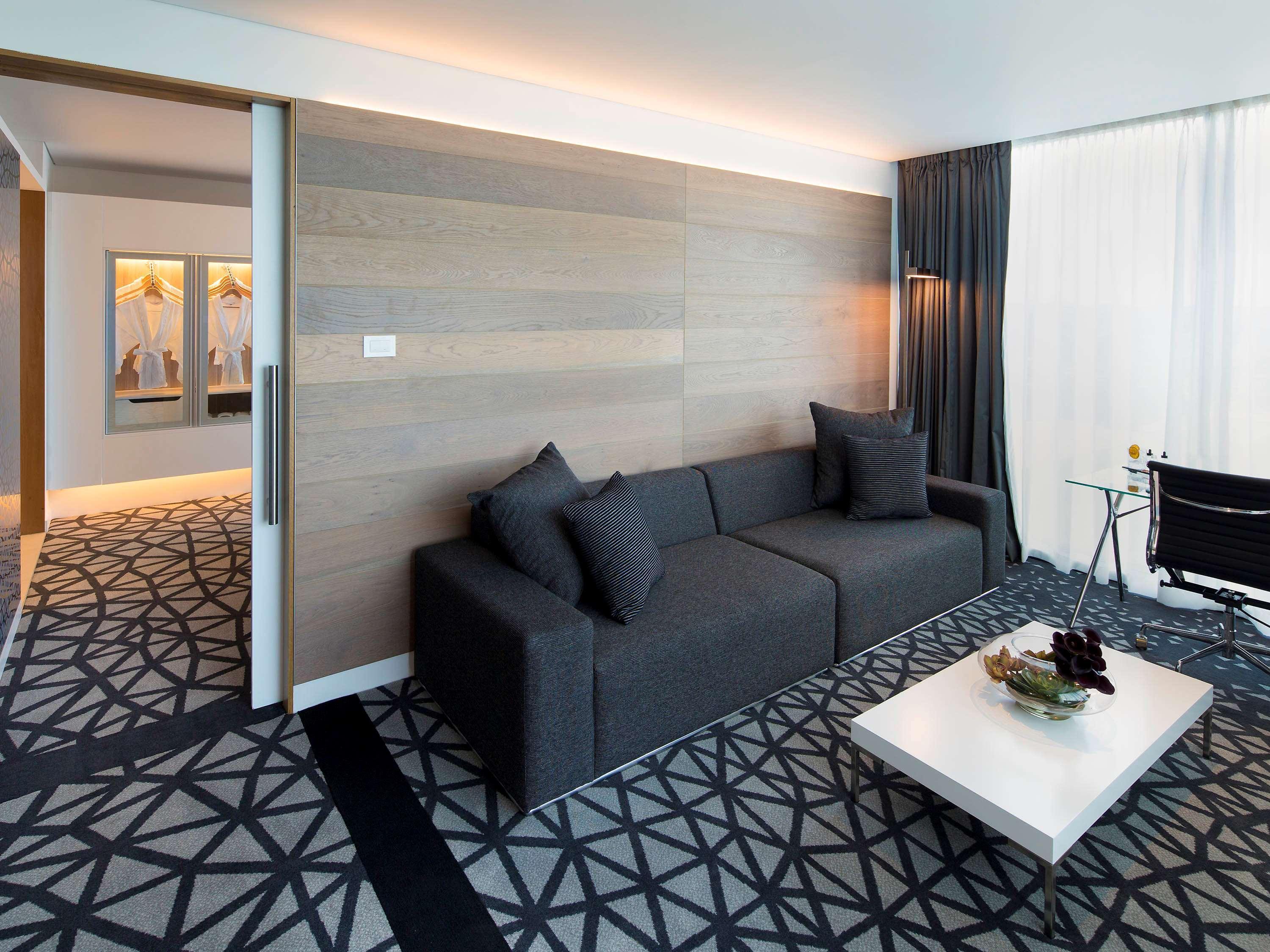 Pullman Sydney Airport Hotell Exteriör bild A suite at the hotel