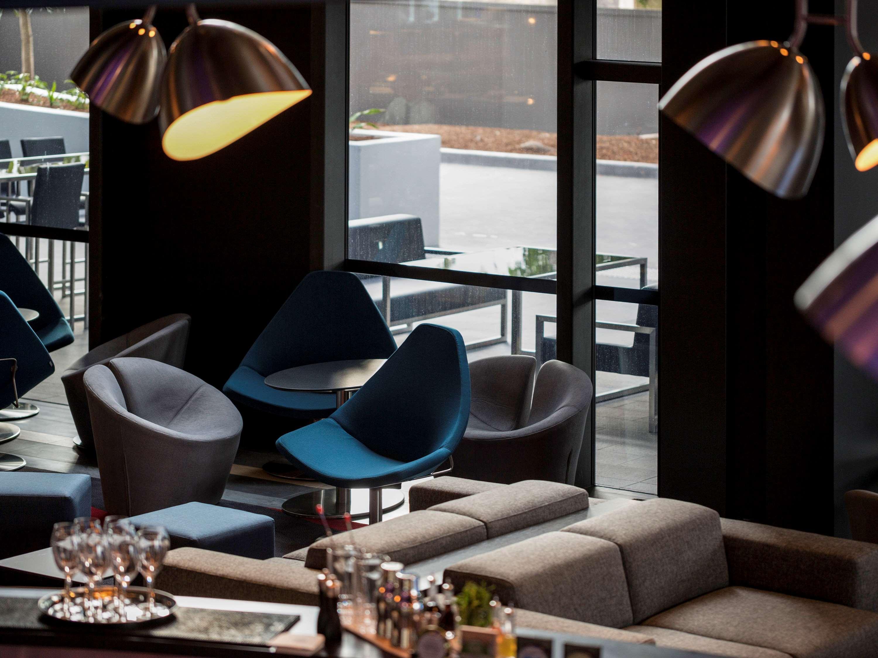 Pullman Sydney Airport Hotell Exteriör bild The interior of the lounge