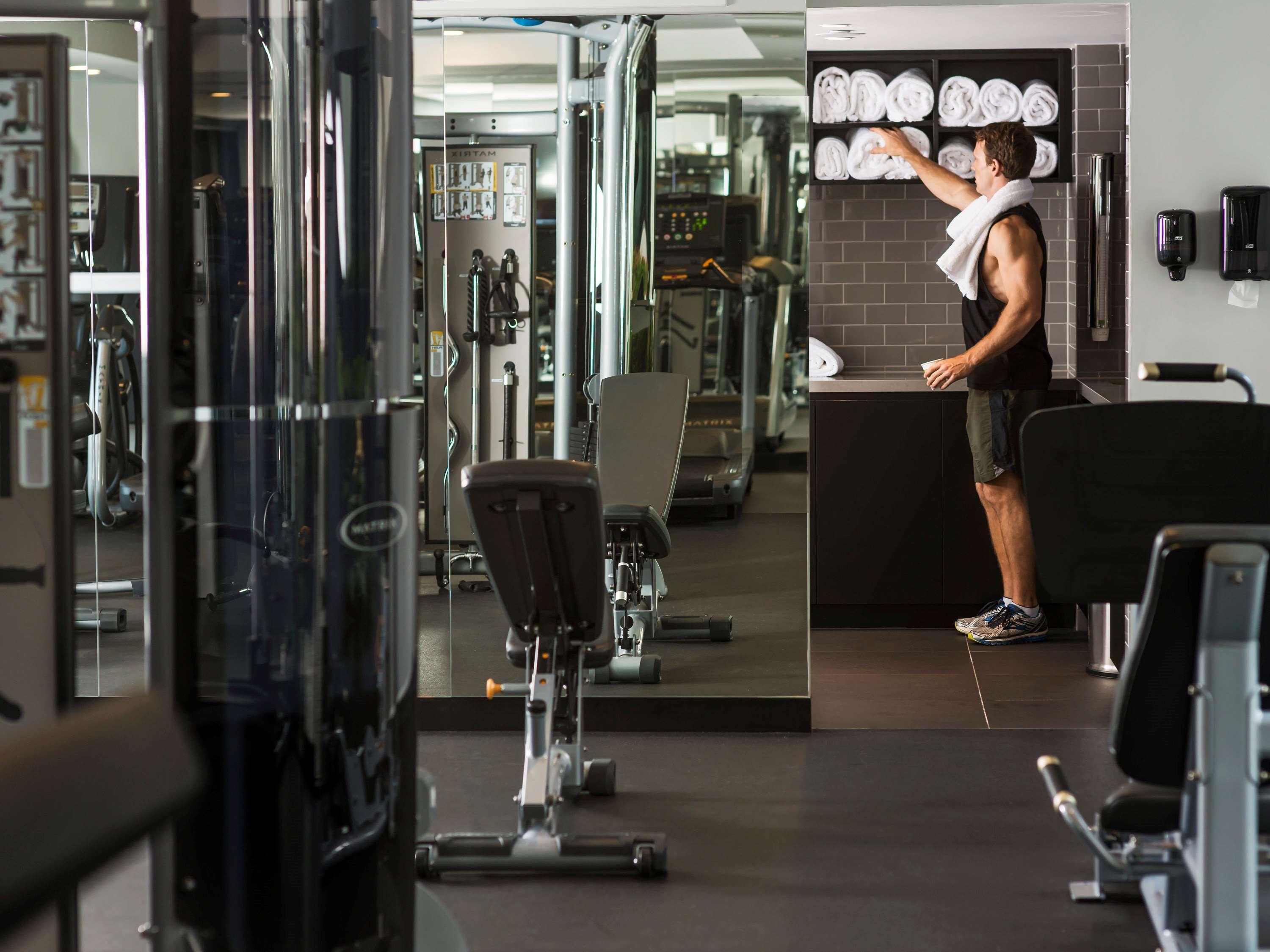 Pullman Sydney Airport Hotell Exteriör bild The gym at the hotel