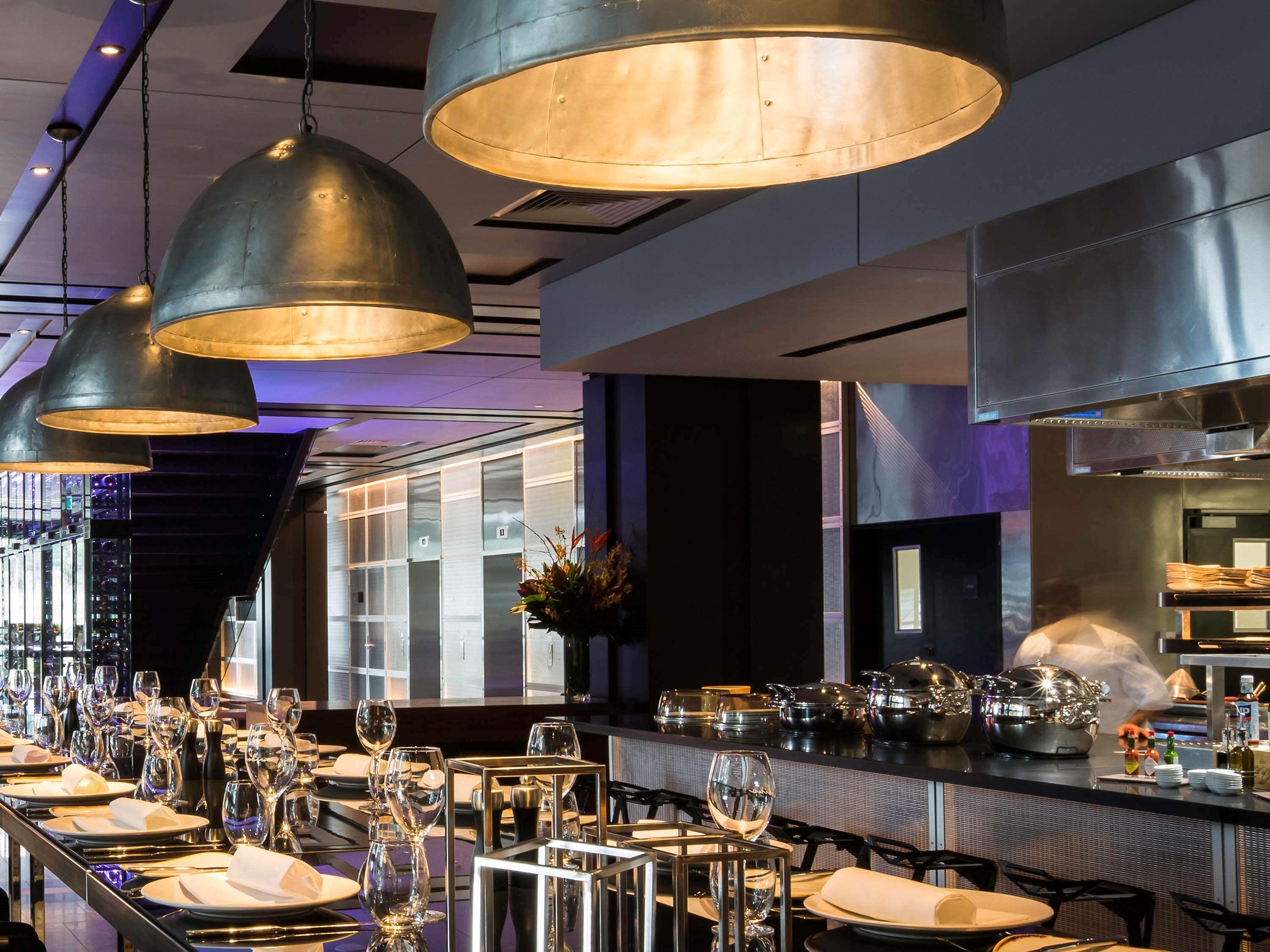 Pullman Sydney Airport Hotell Exteriör bild The interior of the restaurant