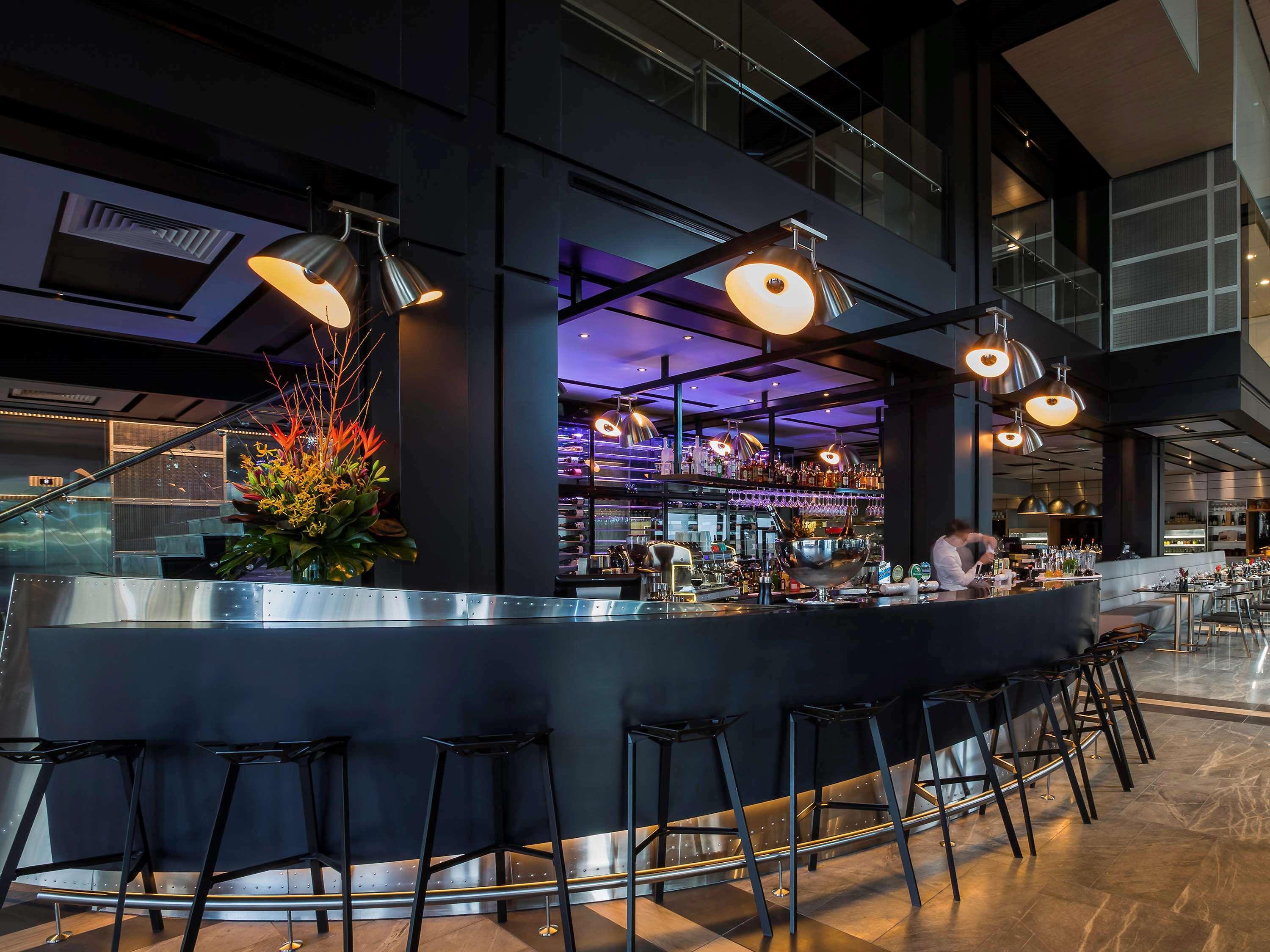 Pullman Sydney Airport Hotell Exteriör bild The bar at the restaurant
