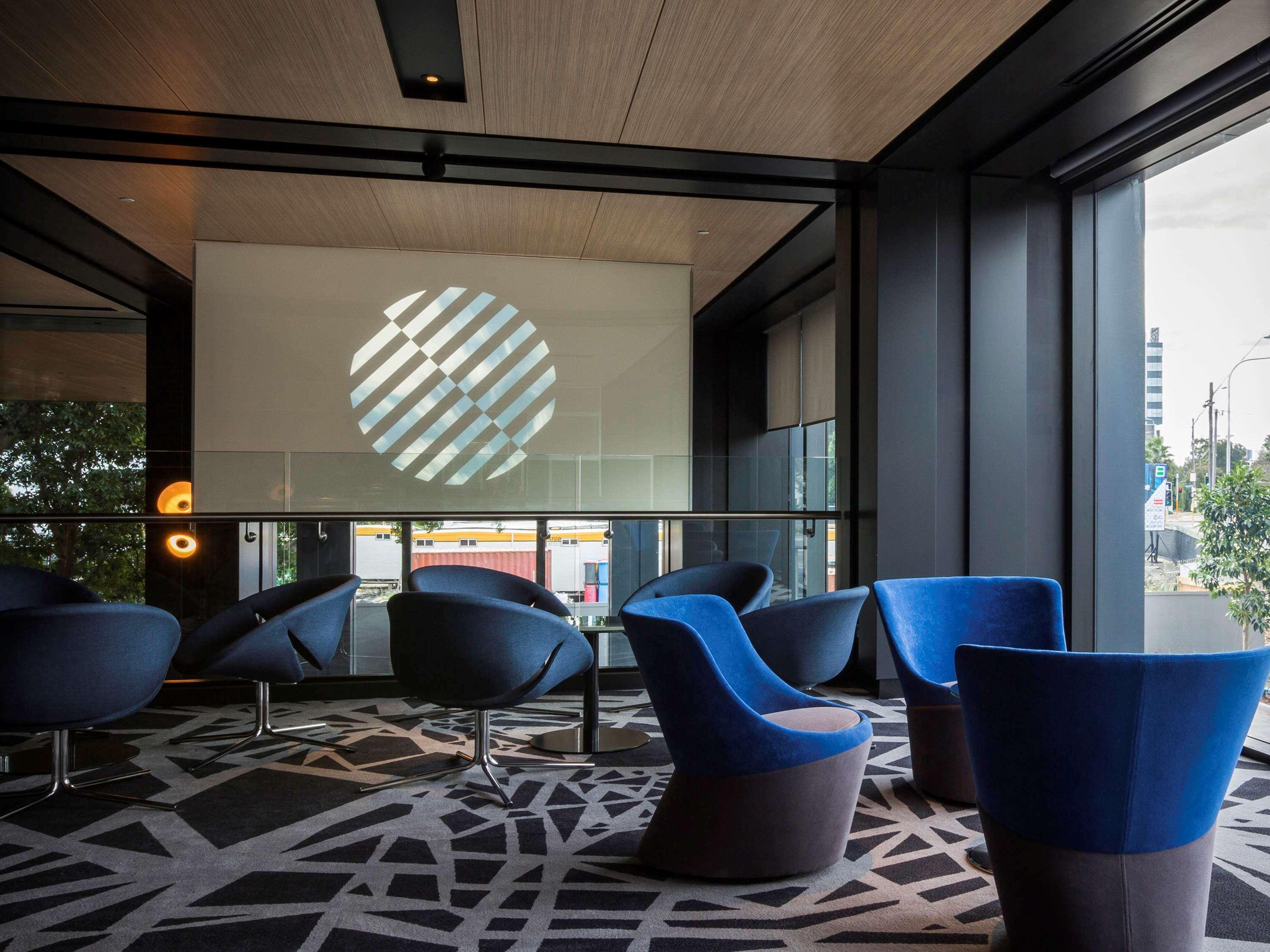 Pullman Sydney Airport Hotell Exteriör bild The lounge at the 10th floor