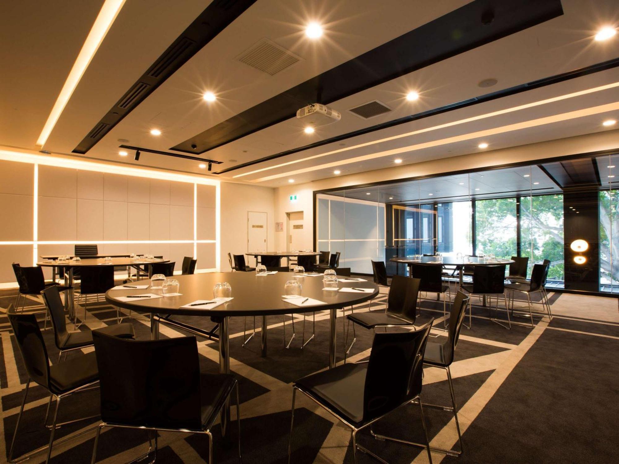 Pullman Sydney Airport Hotell Exteriör bild The University of Melbourne's Centre for Values, Ethics and Society