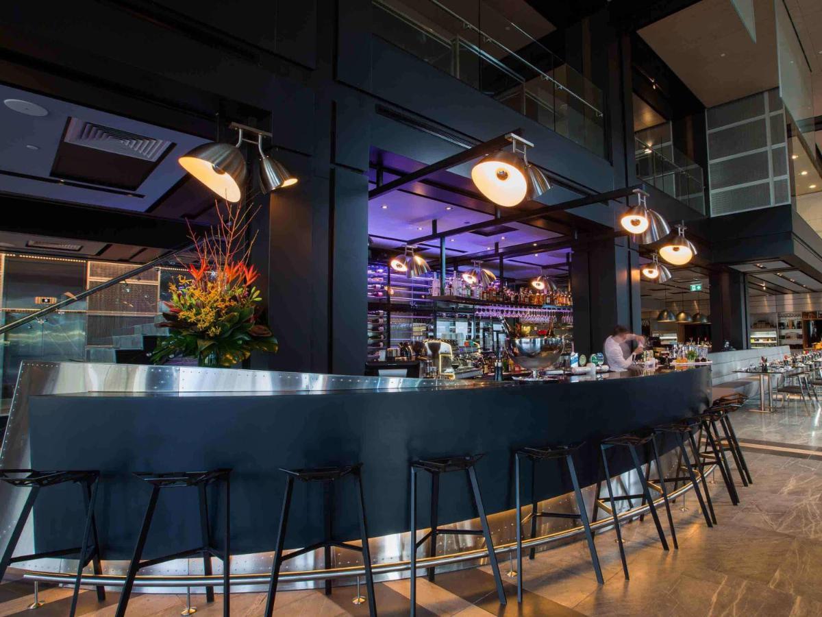 Pullman Sydney Airport Hotell Exteriör bild The bar at the restaurant
